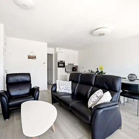 Station Square For 4 Apartment *