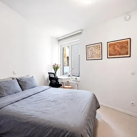 Apartment Station Square For 4